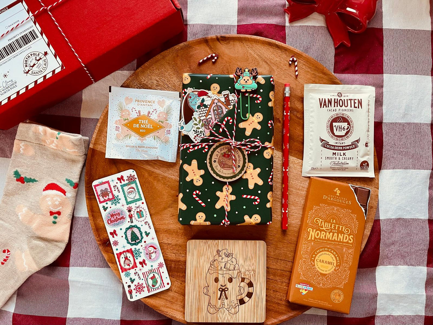 ✨ La Box Mystère de Noël – Livre surprise & douceurs hivernales